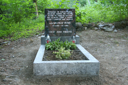 Obnovený památník letce mjr.Miloslava Petrů