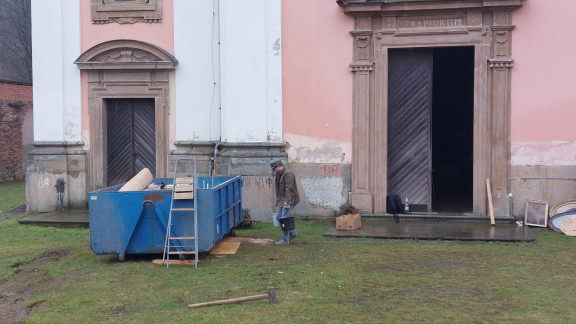 Generální úklid kostela ve Staré Vodě