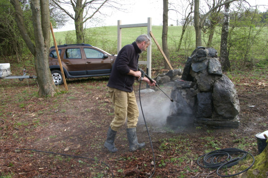Hausnerův kříž v péči kameníků