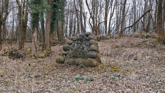 Jarní brigáda na hřbitově v Olejovicích