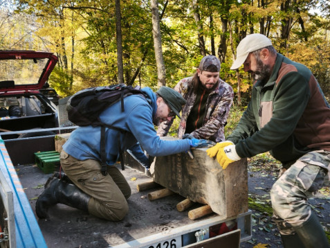 Návrat fragmentů náhrobků na hřbitov v Čermné