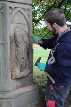 Příprava Jáhnova kříže k opravě